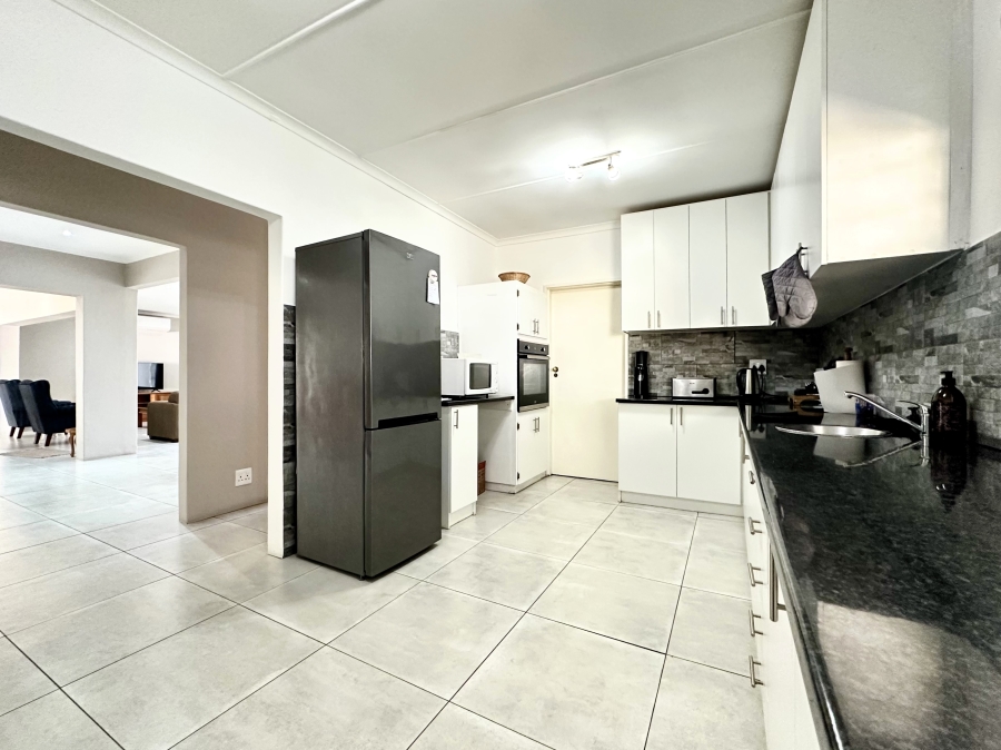 4 Bedroom Property for Sale in Panorama Western Cape